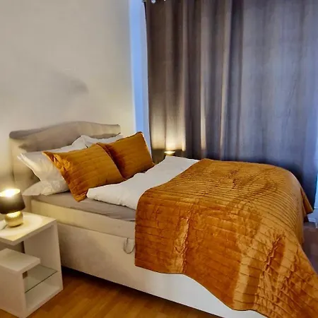 Apartment Große Nähe Stadtpark, 4 Schlafzimmer, Gemütliches Wohnzimmer, Terrasse, Parkplatz