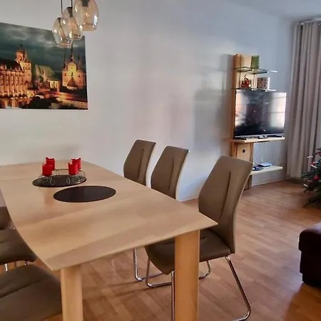 Große Nähe Stadtpark, 4 Schlafzimmer, Gemütliches Wohnzimmer, Terrasse, Parkplatz *
