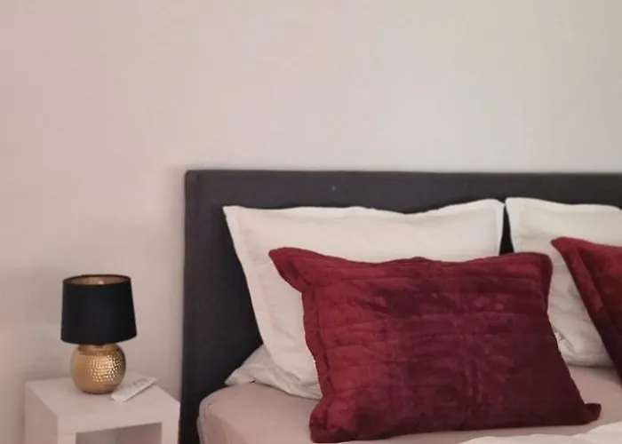 Große Nähe Stadtpark, 4 Schlafzimmer, Gemütliches Wohnzimmer, Terrasse, Parkplatz *