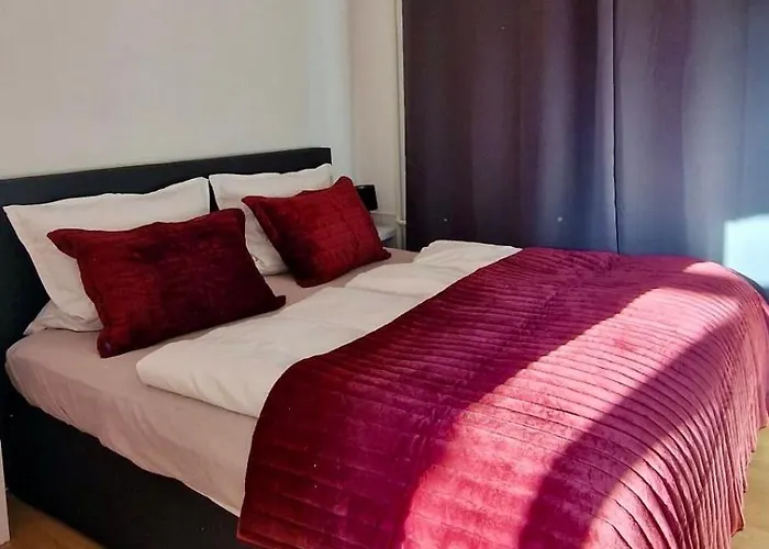 Grosse Naehe Stadtpark, 4 Schlafzimmer, Gemuetliches Wohnzimmer, Terrasse, Parkplatz