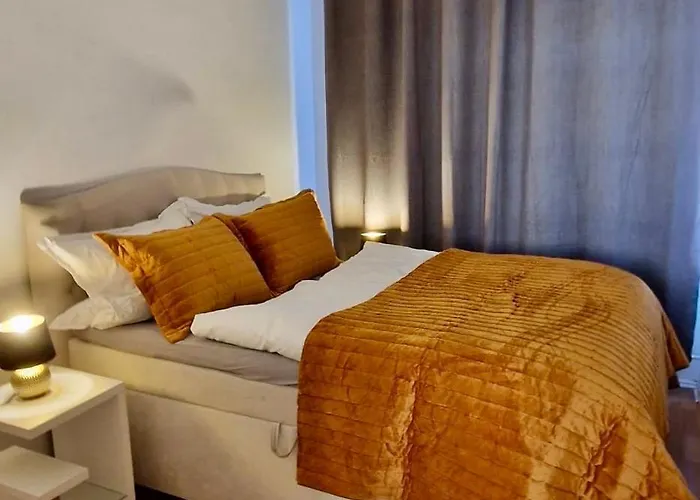 Apartment Große Nähe Stadtpark, 4 Schlafzimmer, Gemütliches Wohnzimmer, Terrasse, Parkplatz