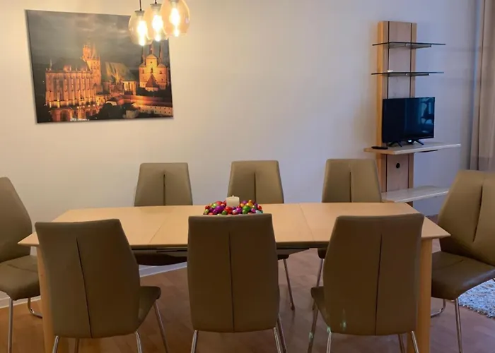 Grosse Naehe Stadtpark, 4 Schlafzimmer, Gemuetliches Wohnzimmer, Terrasse, Parkplatz